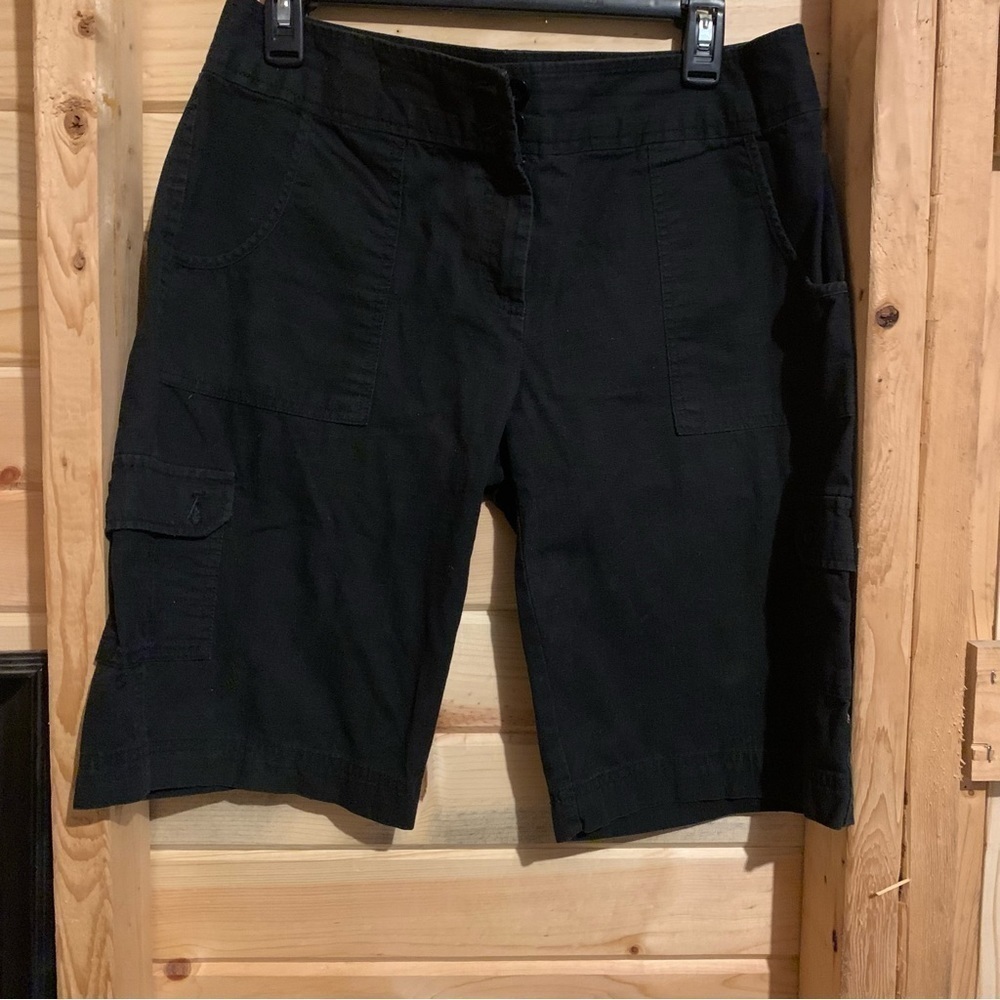 Ladies IZOD long black shorts with pockets cargo Bermuda